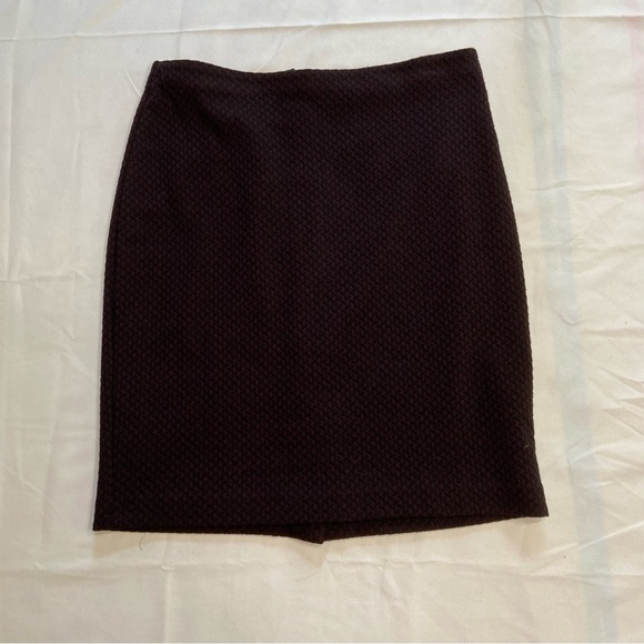 Banana Republic Dresses & Skirts - Banana Republic Black Knee-Length Pencil Skirt